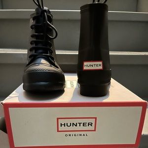 Hunter ‘Original’ Lace Up Rain Boot (Men’s) Size 8-US- Black